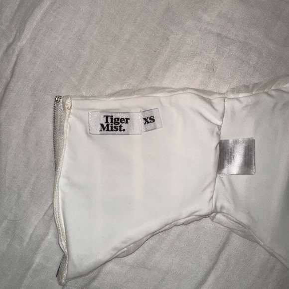 tiger mist XS strapless ruched crop top - Picture 2 of 3